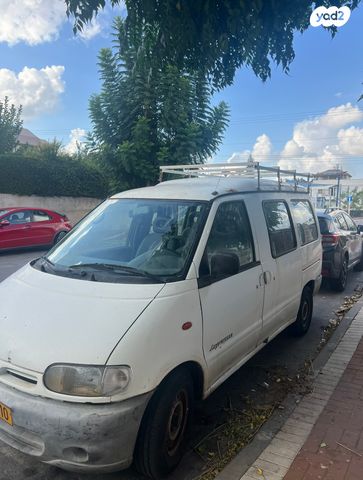 ניסאן לארגו