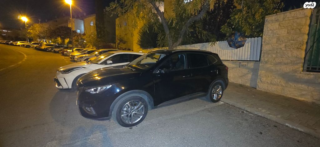 מודעת רכב אם ג'י EHS PHEV