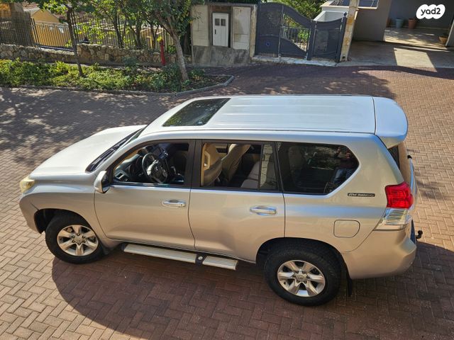 טויוטה לנד קרוזר