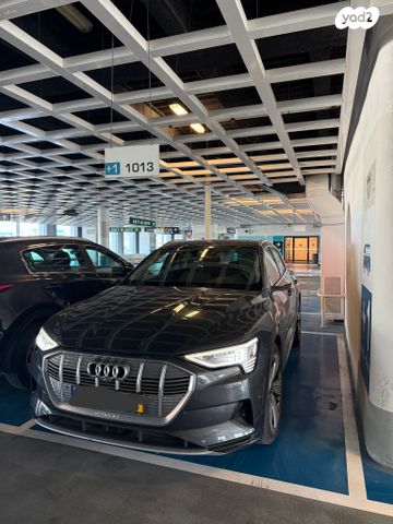 מודעת רכב אאודי E-tron