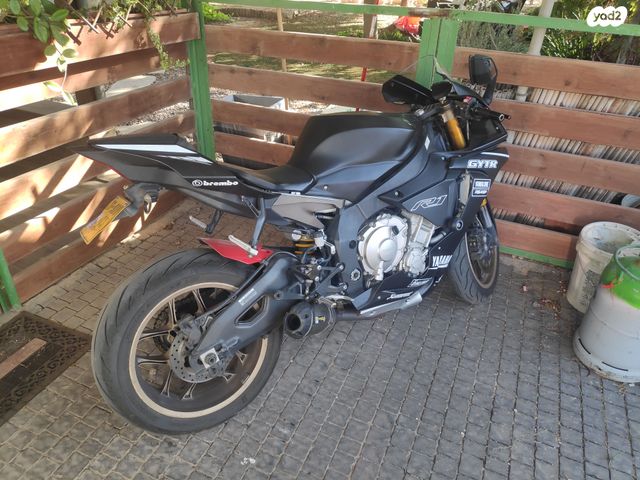 מודעת רכב ימאהה YZF-R1