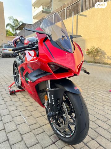 דוקאטי פניגאלה V4