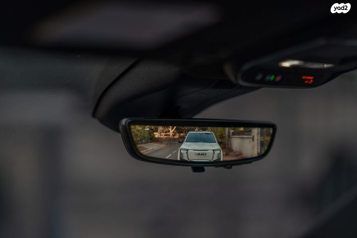 ג'י.אם.סי סיירה EV  