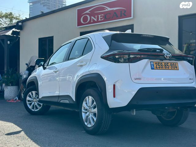 טויוטה יאריס קרוס