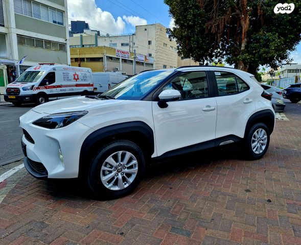 טויוטה יאריס קרוס