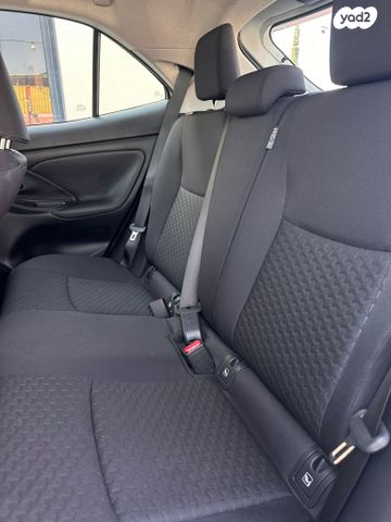 טויוטה יאריס קרוס