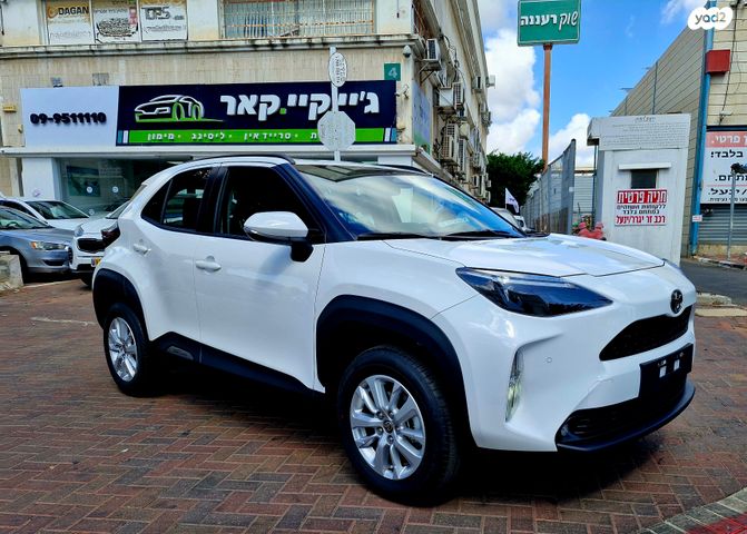 מודעת רכב טויוטה יאריס קרוס