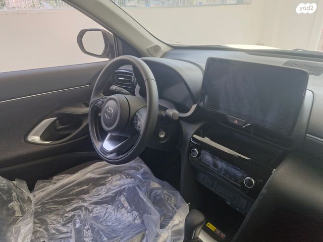 טויוטה יאריס קרוס