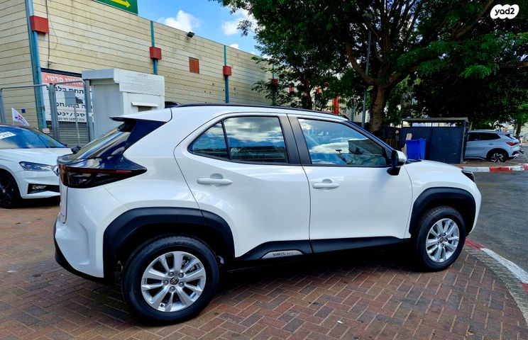 טויוטה יאריס קרוס