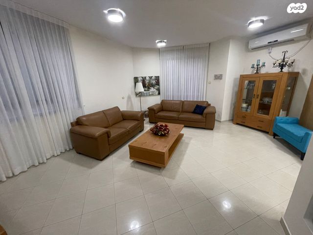 דו משפחתי, השחף 46, שכונה 11, תל מונד