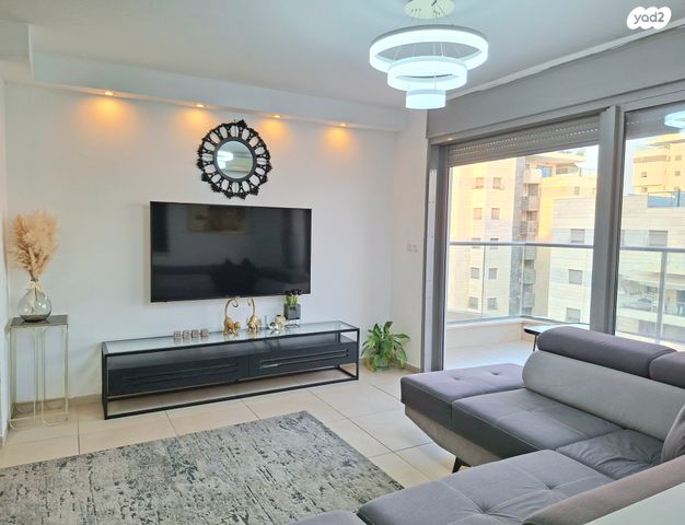 דירה, אפרים קישון 6, חתני פרס ישראל, באר יעקב