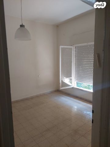 דירה, מגדים 6, שכונת בן גוריון, מרכז העיר ג', רמת גן