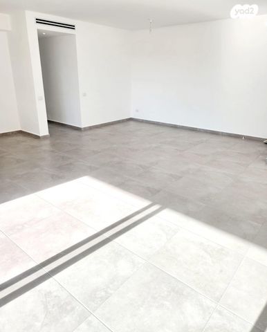 דירה, דבורה עומר 8, נאות שדה, רעננה