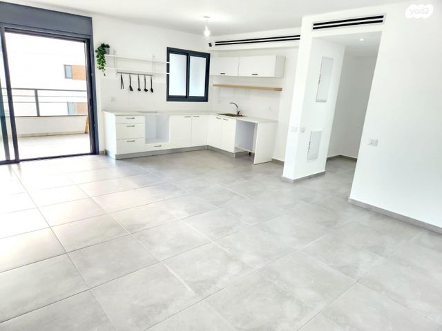 דירה, דבורה עומר 8, נאות שדה, רעננה