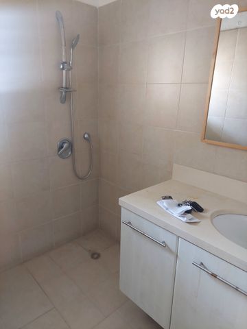 דירה, מגדים 6, שכונת בן גוריון, מרכז העיר ג', רמת גן