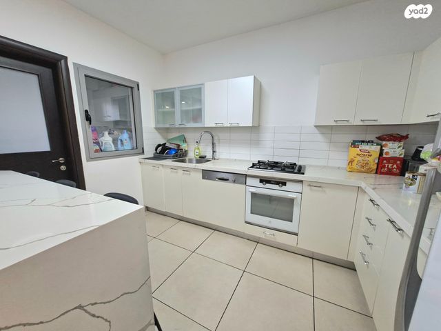 דירה, אפרים קישון 6, חתני פרס ישראל, באר יעקב