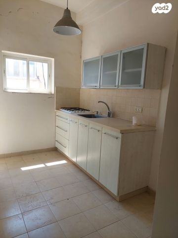 דירה, מגדים 6, שכונת בן גוריון, מרכז העיר ג', רמת גן