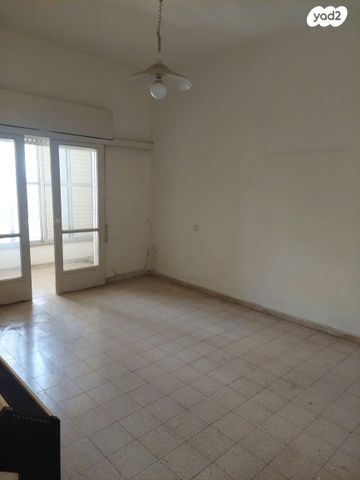 דירה, מגדים 6, שכונת בן גוריון, מרכז העיר ג', רמת גן