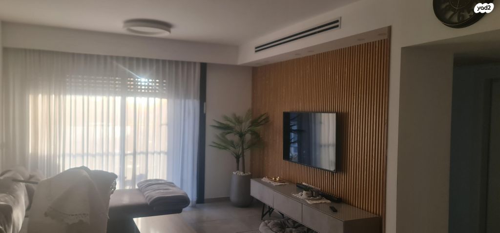 שושנת העמקים 3