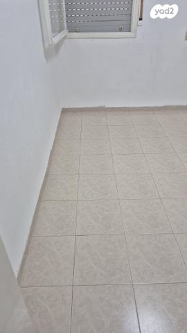 דירה, ז'בוטינסקי 9, צור שלום, קרית ביאליק