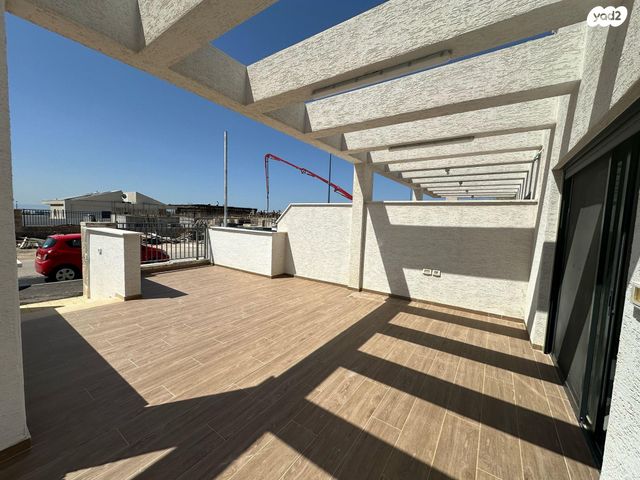 חורשת האקליפטוס 160