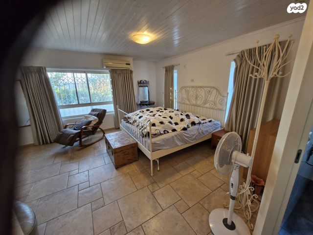 דירה, שיר לשלום 1, נווה אילן