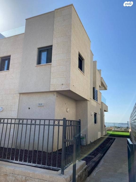 דו משפחתי, טופז 17, רובע 10 חן, קצרין