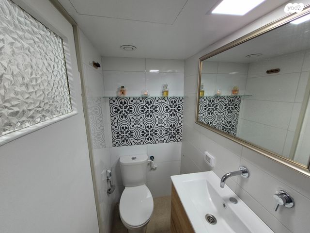 סטודיו/ לופט, ידע עם 12, חרוזים, רמת גן