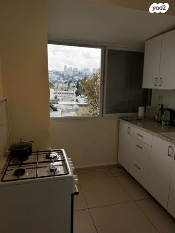 דירה, נפתלי אימבר 9, העיר התחתית, ואדי סאליב, חיפה