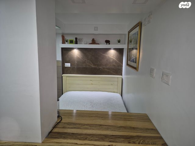 סטודיו/ לופט, ידע עם 12, חרוזים, רמת גן