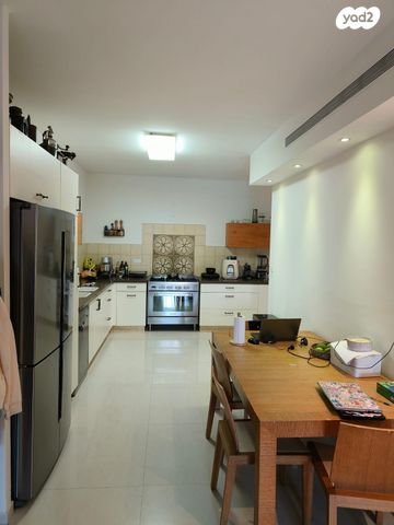 דירת גן, חזון אי"ש 10, רחובות הצעירה, רחובות