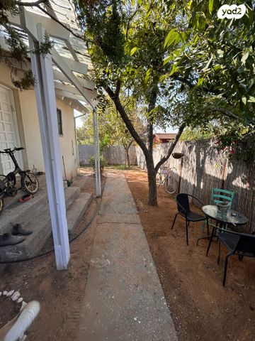 דרך האורנים 9