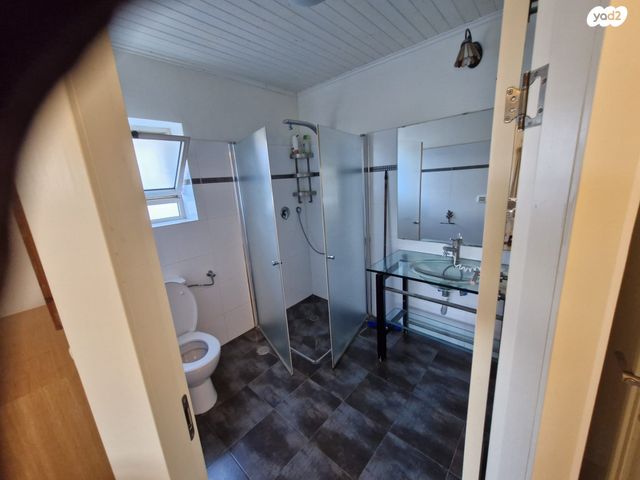 דירה, שיר לשלום 1, נווה אילן