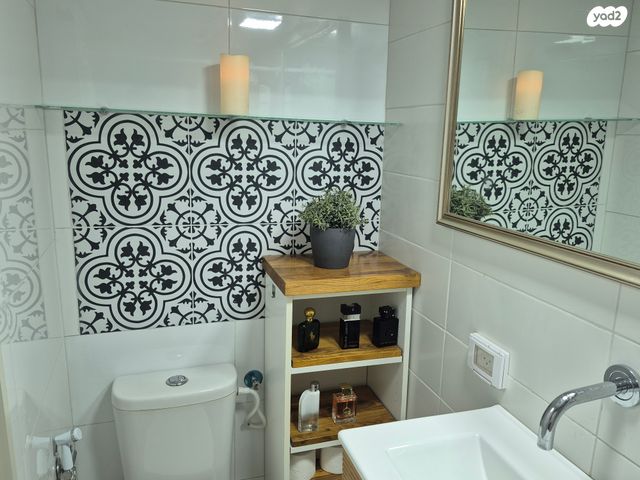 סטודיו/ לופט, ידע עם 12, חרוזים, רמת גן