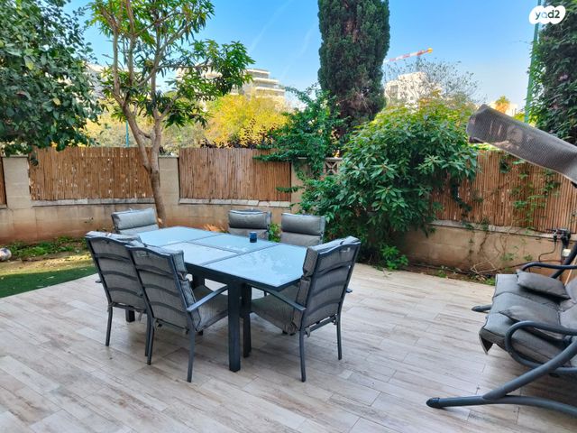 דירת גן, חזון אי"ש 10, רחובות הצעירה, רחובות