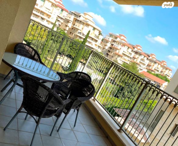 דירה, חסידה 12, חלומות זכרון, זכרון יעקב