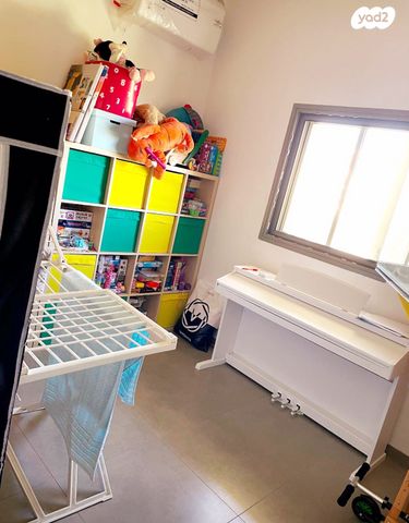 דירה, חסידה 12, חלומות זכרון, זכרון יעקב