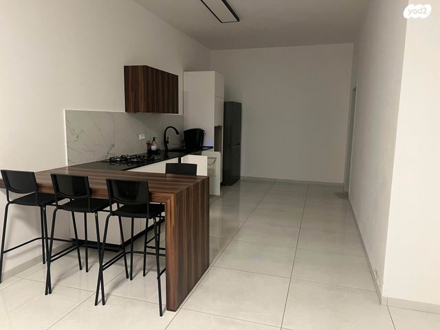 דירה, אסתר המלכה 15, האצטדיון, טבריה