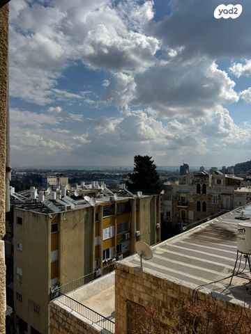 דירה, נפתלי אימבר 9, העיר התחתית, ואדי סאליב, חיפה
