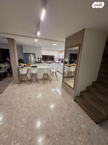 פתח תקווה 19