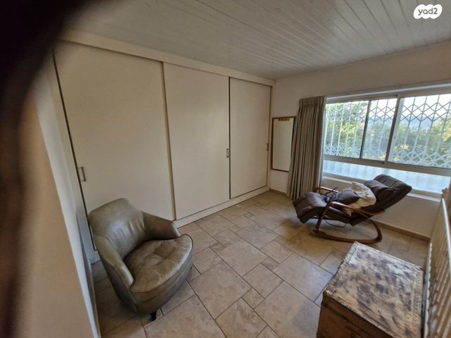 דירה, שיר לשלום 1, נווה אילן