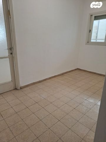 דירה, כ"ג 10, חברת חשמל, גבעתיים