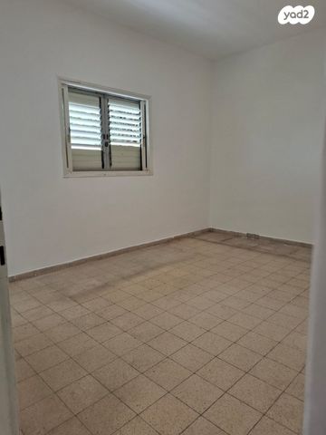 דירה, כ"ג 10, חברת חשמל, גבעתיים