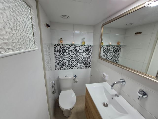 סטודיו/ לופט, ידע עם 12, חרוזים, רמת גן