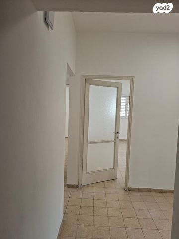 דירה, כ"ג 10, חברת חשמל, גבעתיים