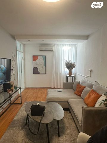 דירה, חנה סנש 30, יצחק שדה, אזור