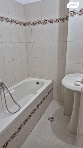 דירה, ז'בוטינסקי 9, צור שלום, קרית ביאליק