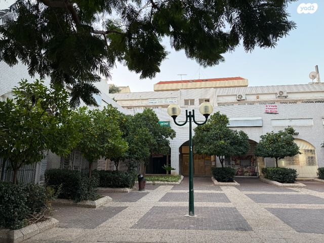 חנויות/ שטח מסחרי, משה שרת 24, מרכז, כפר סבא