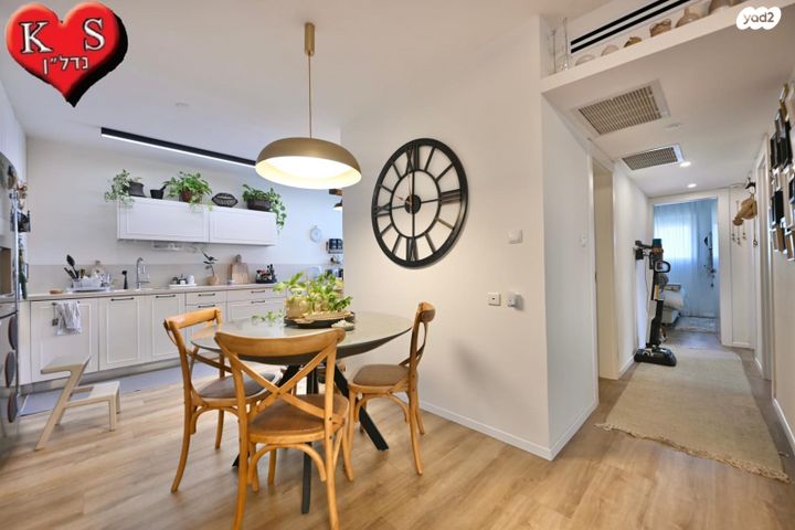 דירה, יהושע גיבשטיין, מישור הנוף, ראשון לציון