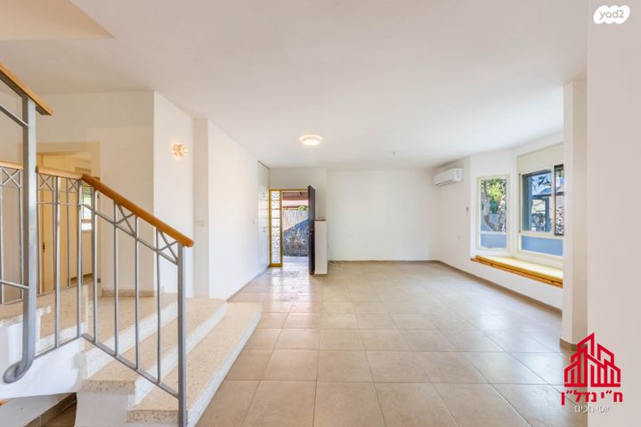 בית פרטי/ קוטג', מולדת